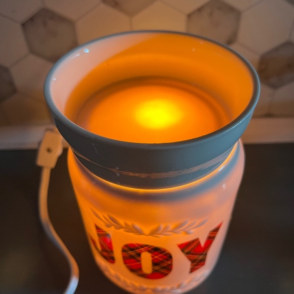 Christmas joy wax melt warmer - Picture 3 of 6